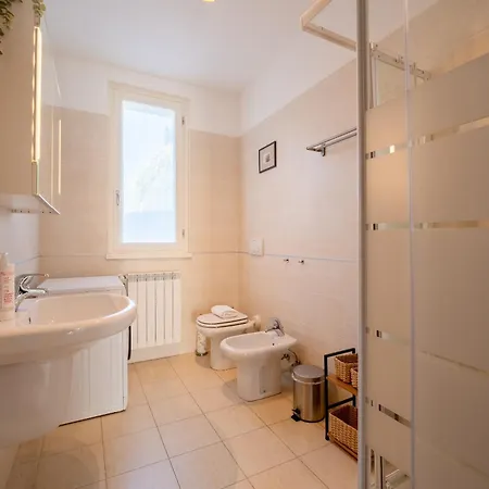 Blue By Wonderful Italy * Bellagio