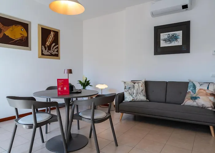 Blue By Wonderful Italy * Bellagio