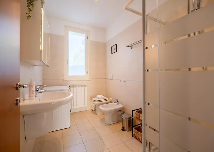 Blue By Wonderful Italy * Bellagio